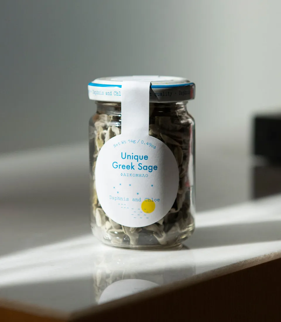 daphnis-and-chloe-culinary-herbs-greek-sage-salbei-glas-braten image 1